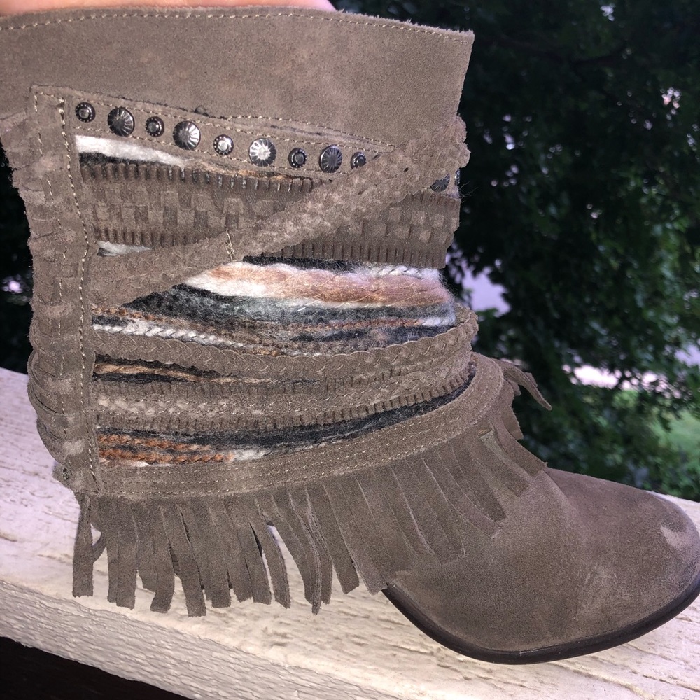 Fringe boots